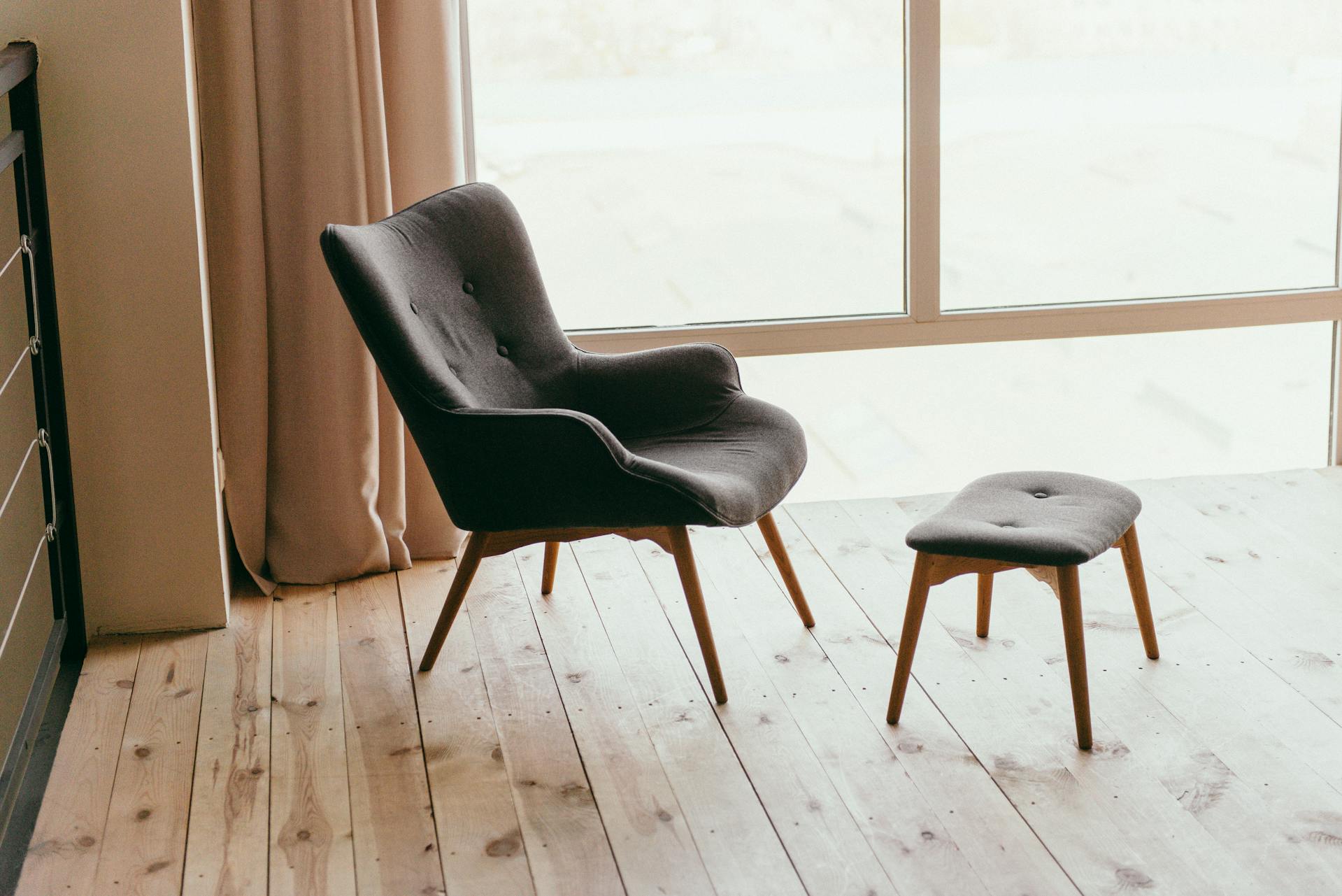 pexels-zvolskiy-2082090 Chair in a room